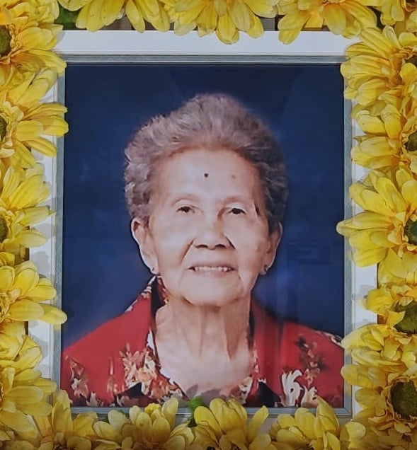 请签发(大北马)百岁女人瑞何宝珠日前在住家安详离世,享嵩寿105岁,四代同堂。