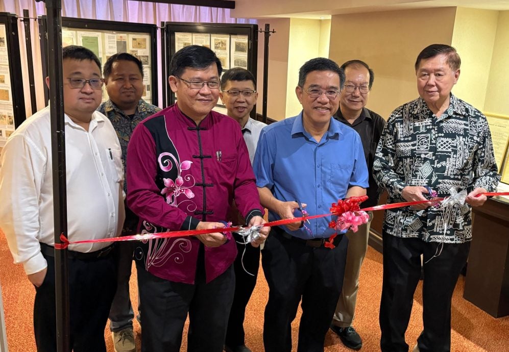 请签发(大北马)黄汉伟邀沙努西看展览 了解各地历史渊源