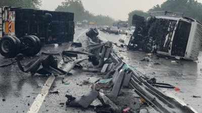 货柜罗里南北大道行驶疑失控 撞反方向轿车3人伤