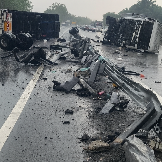 货柜罗里南北大道行驶疑失控 撞反方向轿车3人伤