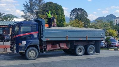 超载55.2%违规改装  霹陆交局扣押倾斗罗里