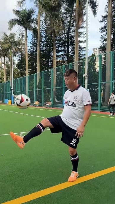 踢球误伤对手要害 陈百祥挨轰没品