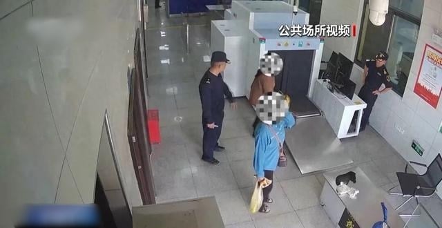 逾3KG活虫塞裤内！ 3女游客欲走私竹虫被逮