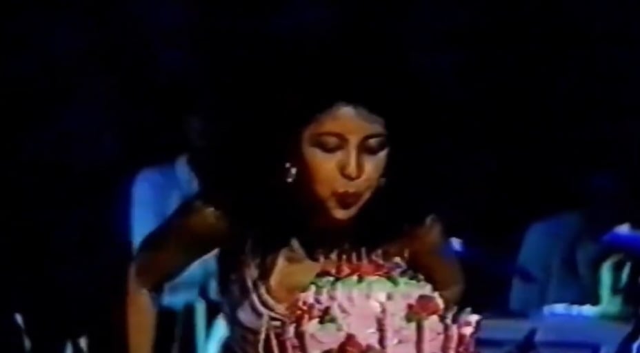 邓丽君吉隆坡珍贵庆生片段曝光 幽默互动画面让人怀念