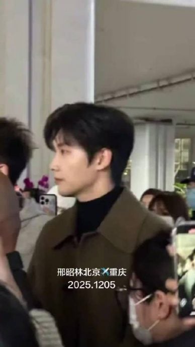 邢昭林机场遭粉丝挤跌 3次怒吼:让我上车!