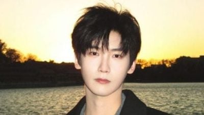 邢昭林机场遭粉丝挤跌 3次怒吼：让我上车！