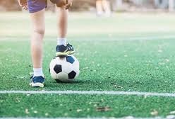 邻居孩踢球打破玻璃索赔被拒 女子晒被酸对话引网民热议