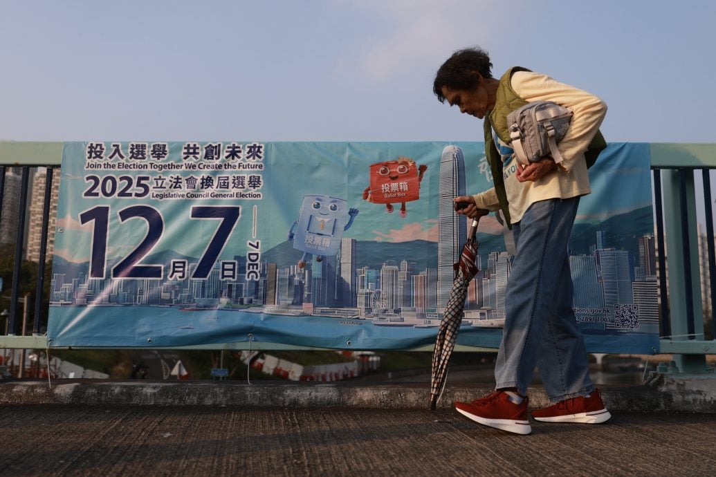 配头数图∕港立法会选举HONGKONG-FIRE/LOSS:The Wider Image - Hong Kong fire: Echoes of loss below burnt towers