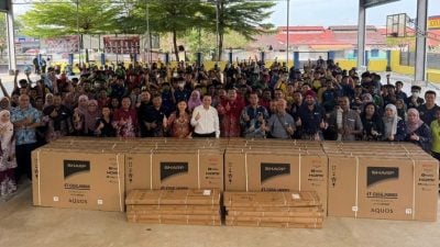 金宝国州议员拨5万 为6校添24智能电视