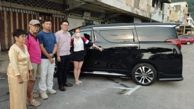 金宝疑现“碰瓷党” 外送员撞车骗保