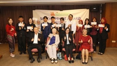 金狮百盛基金会   38万奖学金颁11学子