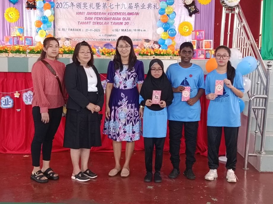 金马士国民华小毕业典礼敬茶表孝心 董事长寄语三大人生关键词