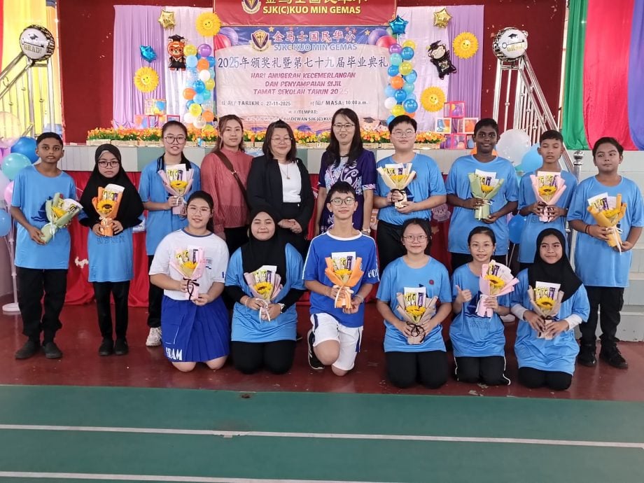 金马士国民华小毕业典礼敬茶表孝心 董事长寄语三大人生关键词