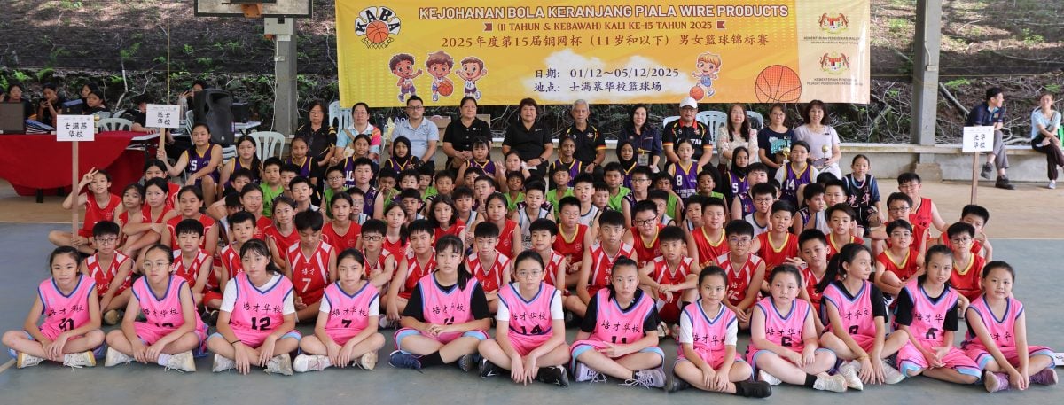 钢网杯男女篮球锦标赛正式开打，7校13队伍拼球技。