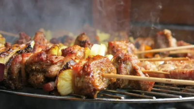 直播被疑煮猫肉遭检举 中国烧烤店：是狗爪未违法