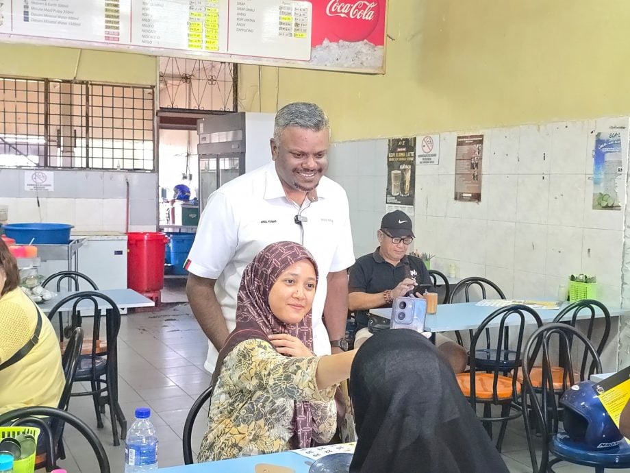 阿鲁古玛贴地走访派月历 民众“截停”现场直诉民生