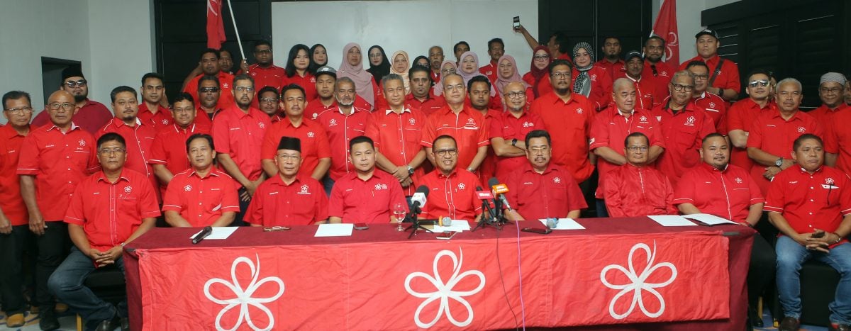 霹土团14个区部 促慕尤丁退下来