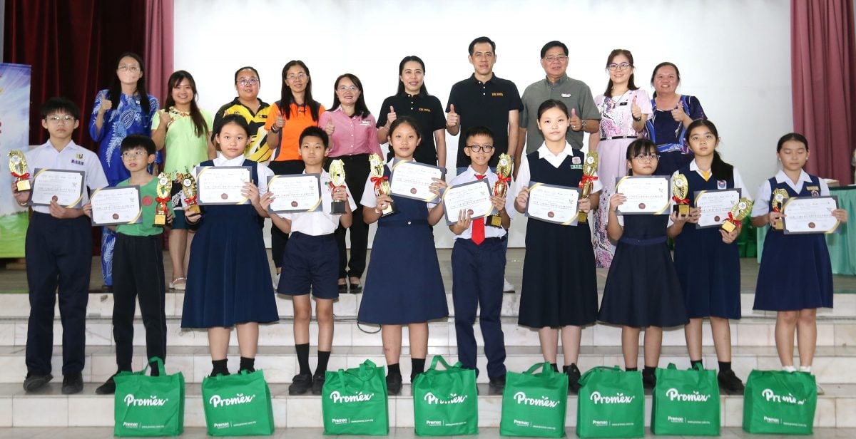 霹学生阅报计划颁奖礼 得奖学生满载而归