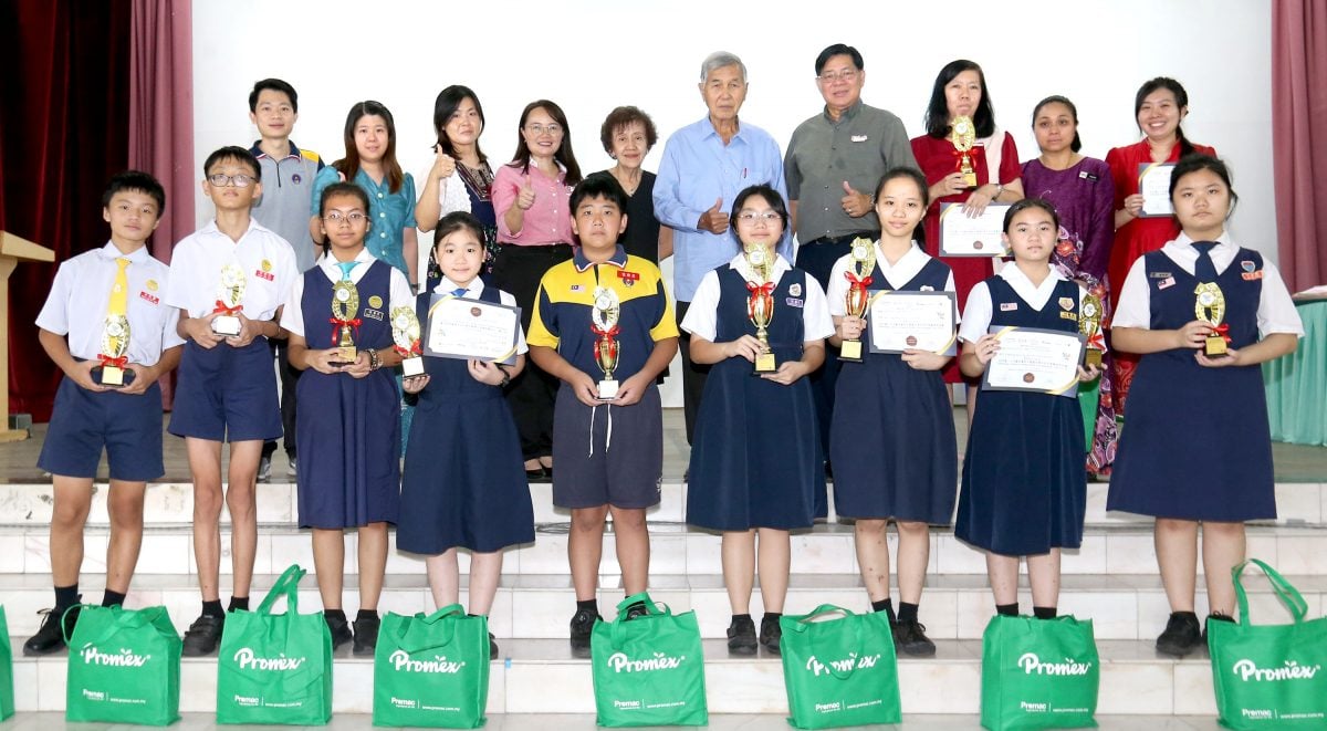 霹学生阅报计划颁奖礼 得奖学生满载而归