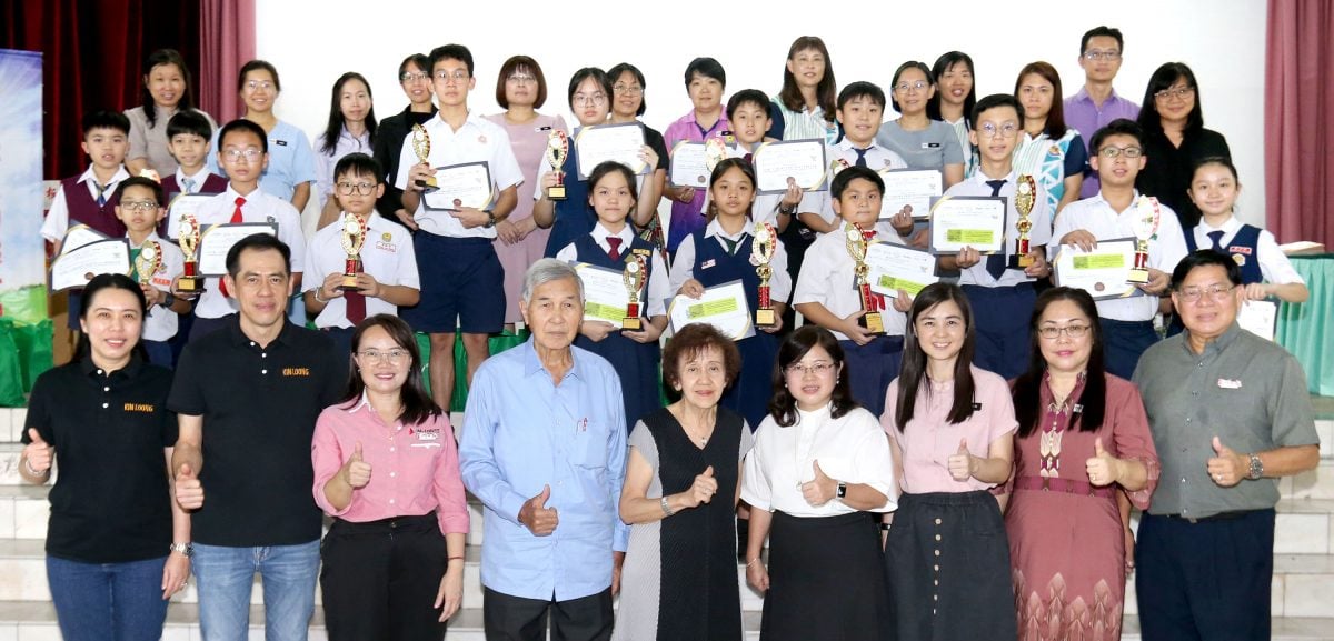 霹学生阅报计划颁奖礼 得奖学生满载而归