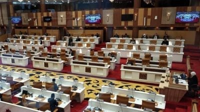 霹州议会三读 通过2026年霹财案