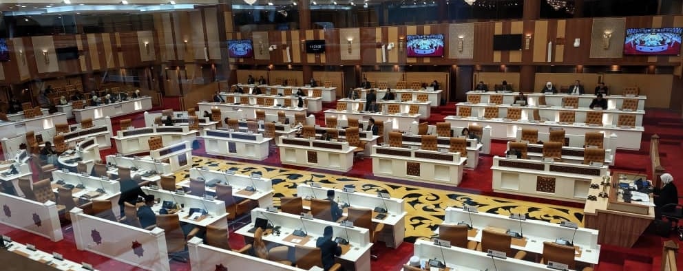 霹州议会三读 通过2026年霹财案