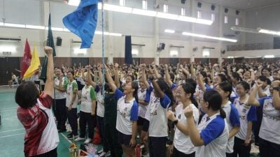 【校园报道】霹雳女中越野赛跑   蓝队再夺总冠军