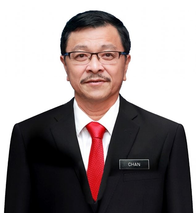 霹：校园报道|学海学记|主文|三德华中运动会 黄队夺总冠军 罗振桐夺五金膺最佳运动员