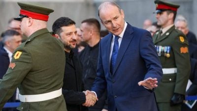 飞都柏林航线现5架无人机 泽连斯基专机提前落地巧避过