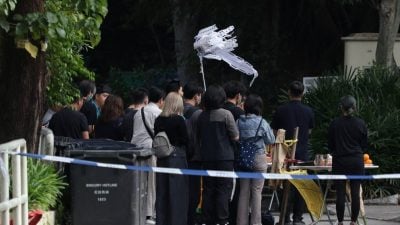 香港五级大火｜罹难者家属到场路祭 再发现有怀疑遗体