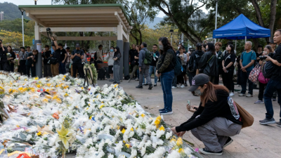 香港多所学校因火灾取消圣诞派对 引发学生不满
