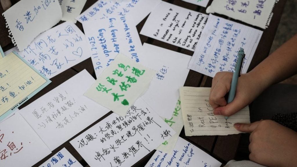 香港宏福苑火灾 | 民众悼念留言 被提醒勿用过激字眼