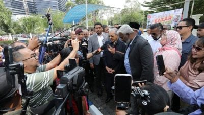 视频| 马哈迪报警轰安华叛国 指马美贸易协定削弱土著特权