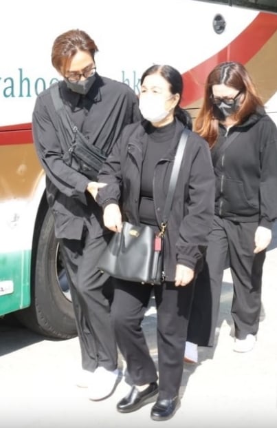 马国明丁父忧低调举殡 汤洛雯贴心照顾家婆