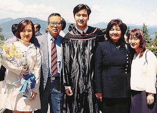 马国明丁父忧低调举殡 汤洛雯贴心照顾家婆