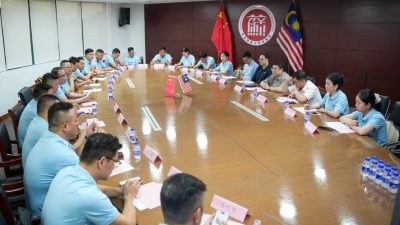 苏州市盐城商会  访马江苏总商会交流