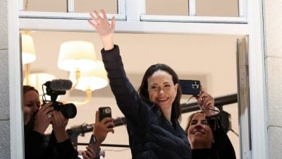 马查多戴假发乔装出逃 冒险乘渔船横越加勒比海 美军F-18疑护航