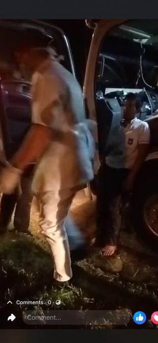 骑士东西大道撞大象 摔倒逃命大象毁摩托车