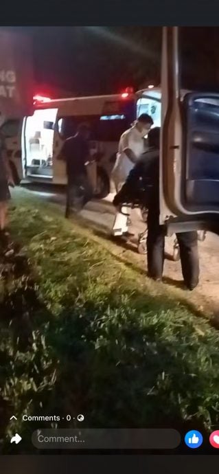 骑士东西大道撞大象 摔倒逃命大象毁摩托车