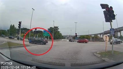 骑蚊型脚车闯红灯险酿祸 警捕两名少年调查 