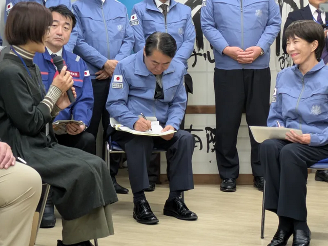 高市早苗罕见画面!严肃视察能登灾区 被轮岛市长一句话逗到噗哧笑