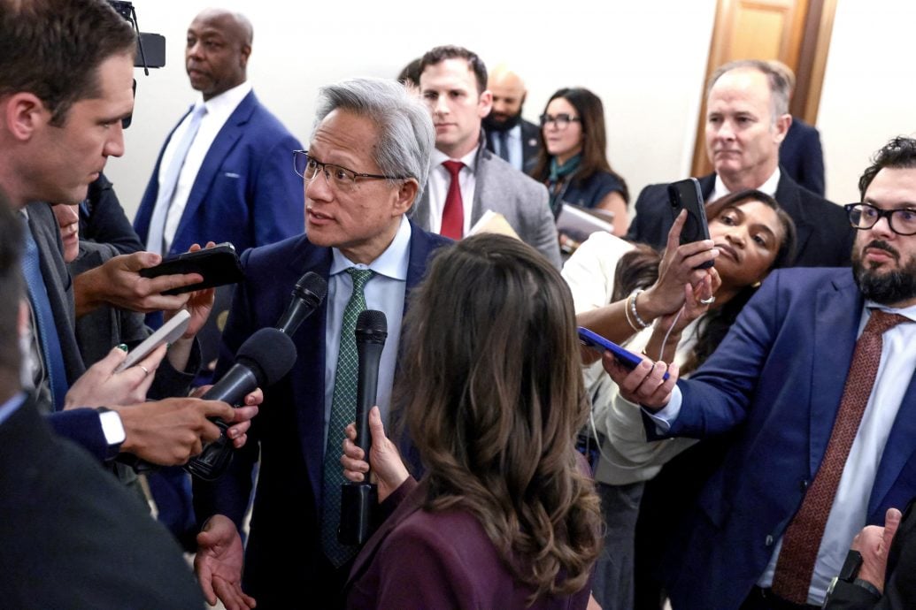 黄仁勋不是可信来源！　美参院跨党派“封杀辉达”对中出口H200