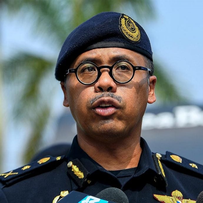 (供星洲网)NS庇朥/庇劳大学预科班校巴被揭发没准证载客,森陆交局发10调查通知信