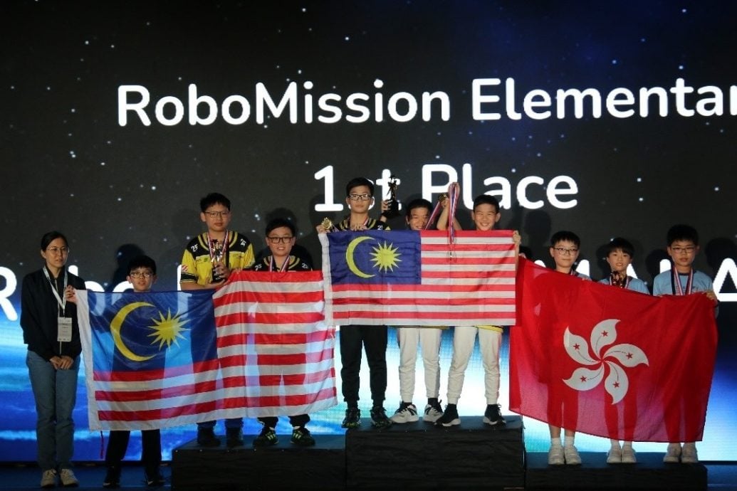 加央陈氏三兄弟为国争光 机器人奥林匹克赛中夺金