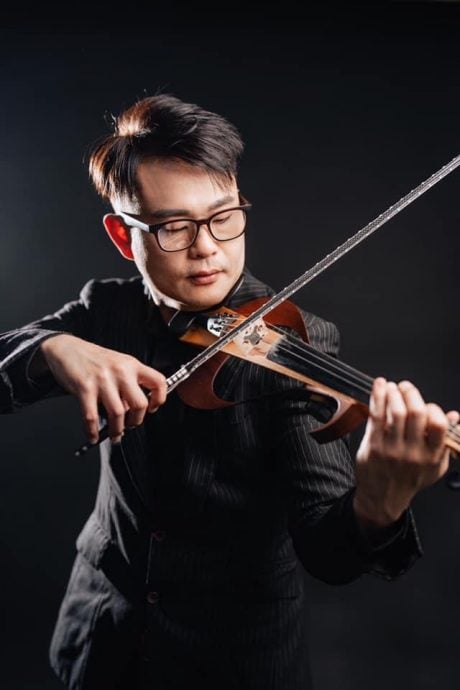 (共享稿)有故事的人:从甘榜走上舞台 蔡锡伟小提琴“当饭吃”