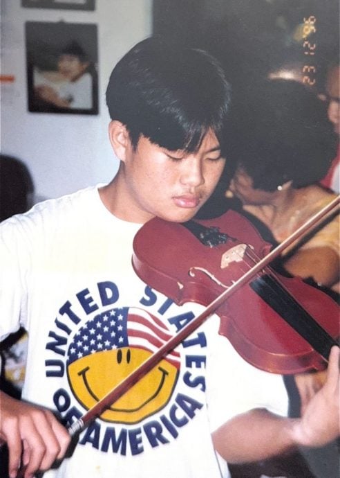 (共享稿)有故事的人:从甘榜走上舞台 蔡锡伟小提琴“当饭吃”