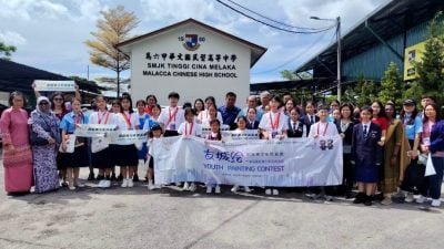 中马国际青少年交流活动 两国学生同绘建友谊