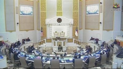 甲州议会 | 25支持 1弃权 2缺席 甲财案顺利通过