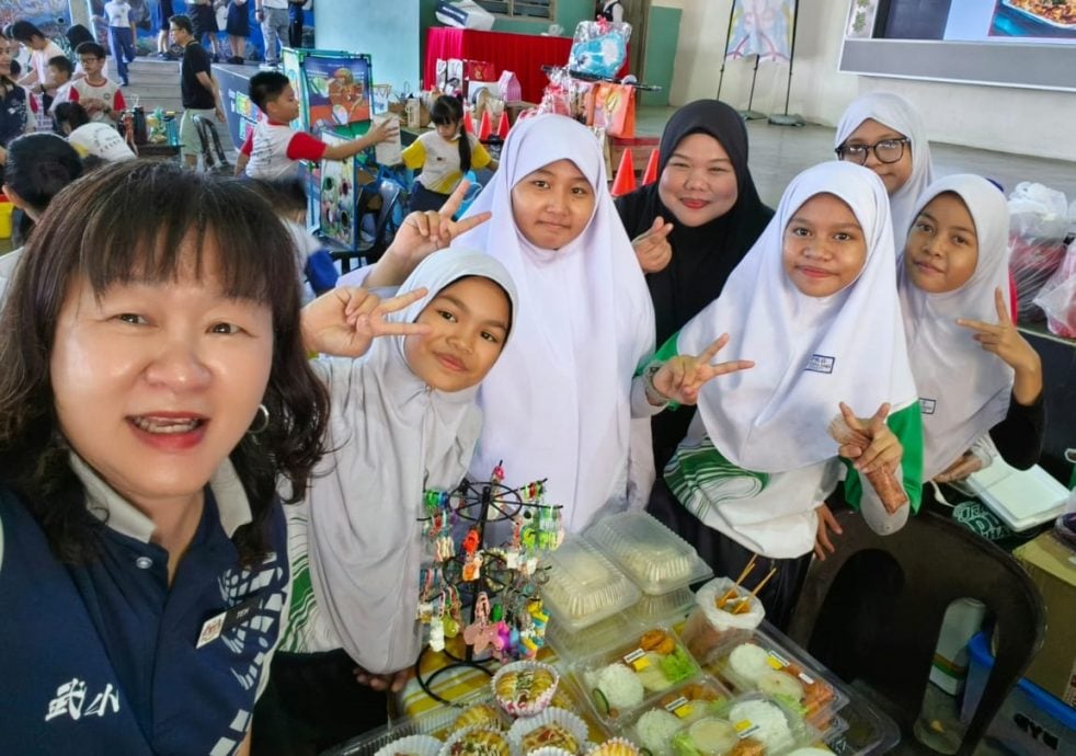 （古城版）武吉波浪华小办小老板买卖日与STEAM展览，全体师生热烈参与