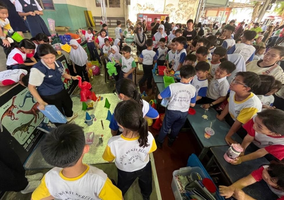 （古城版）武吉波浪华小办小老板买卖日与STEAM展览，全体师生热烈参与